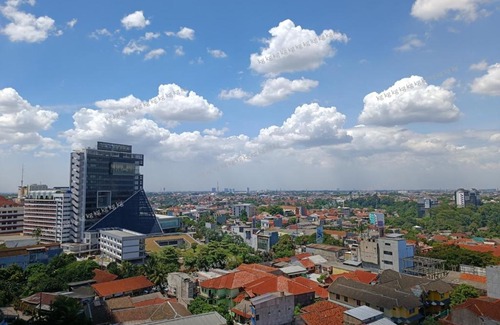 Pondokcina Appartement | Comfortable Studio with City View Balcony - Mahata Margonda