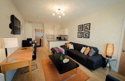 Cherry Orchard Appartement | Comfortable 1BR apt In Dublin 12 With Free Parking