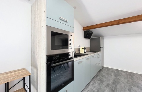 Anglade Appartement | Comfortable 2-bedroom apartment near Blaye, ideal for workers/vacationers