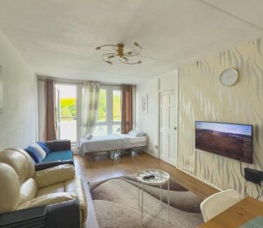 Westbourne Appartement | Comfortable 2BR London Stay 4 Beds Sleeps 5