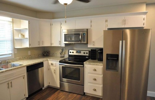 Cleveland Maison | 3BR / 2Bath confortable dans le centre-ville historique de Cleveland TN