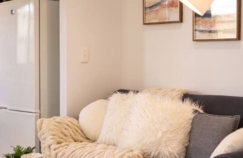 Browns Plains Maison | Comfortable 3BR home/ Convenient location