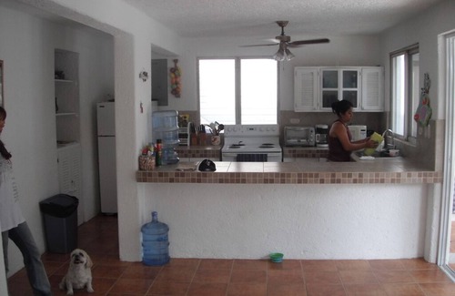 Puerto Quetzal Maison | Villa confortable de 4 chambres, fermée, plage, piscine, A / C, billard / ping-pong, temps chaud!