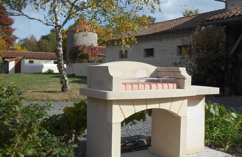 Adriers Cottage | Gîte tout confort avec piscine chauffée et étangs de pêche classé 4 étoiles.