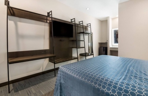 South Arlington Hôtel | Comfortable and Affordable Stay 13 Miles From AT&T Stadium, Prime Location