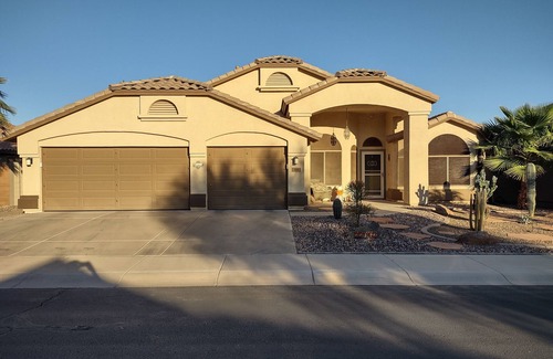 Maricopa Maison | Comfortable and beautiful golf course home with inviting/accessorized backyard.