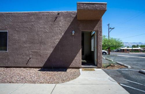 Palo Verde Maison | Comfortable and Bright 3-Bedroom Home in Tucson