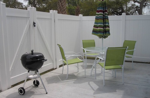Myrtle Beach Maison | Comfortable and Clean Townhouse, One Block From beach