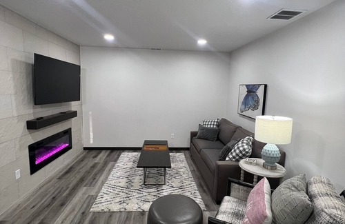 Sioux Falls Maison | Comfortable and convenient for your group. Relax and enjoy your time together.