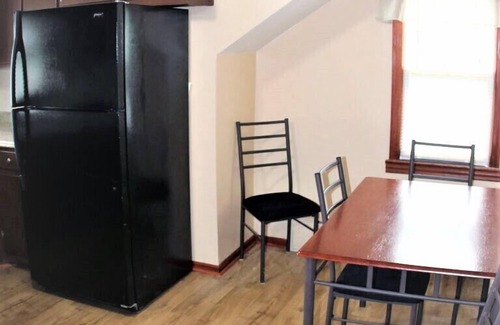 Raritan Appartement | Confortable et confortable 2BR entièrement meublé!