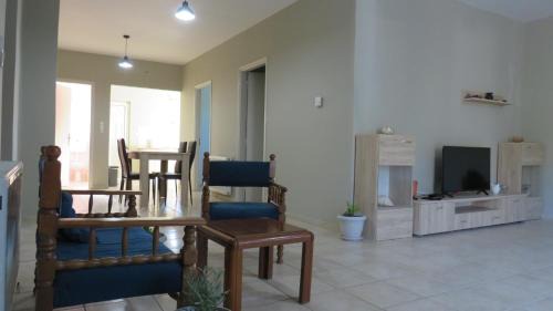 Aigio Appartement | Comfortable and Spacious Home Near Beaches