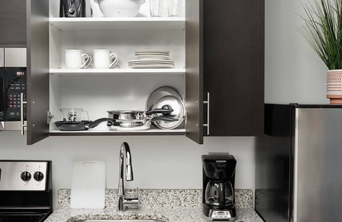 Lithia Springs Maison | Comfortable and Convenient Retreat - Modern Suite, Pet-Friendly Amenities