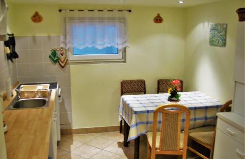 Obernaundorf Appartement | Comfortable apartment in Obernaundorf with shared pool, 45m²