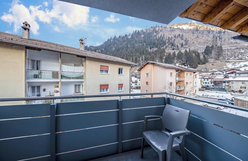 Predazzo Appartement | Appartement confortable "Vacanze Arcobaleno - Azzurro" avec vue sur les montagnes