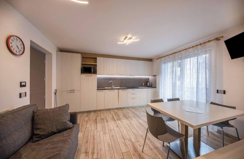 Predazzo Appartement | Appartement confortable "Vacanze Arcobaleno - Arancione" avec vue sur les montagnes