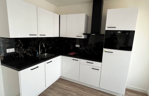 Goirle Appartement | Comfortable apartment with parking, fast WiFi, and garden access near Goirle. Sleeps four guests.
