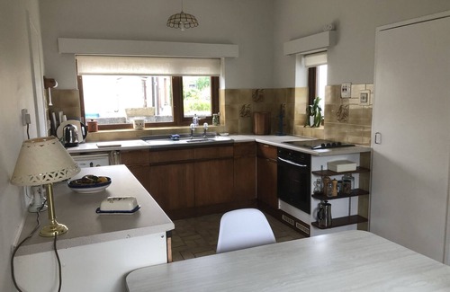 Coleford Maison | Comfortable architect designed retro style bungalow, easy access