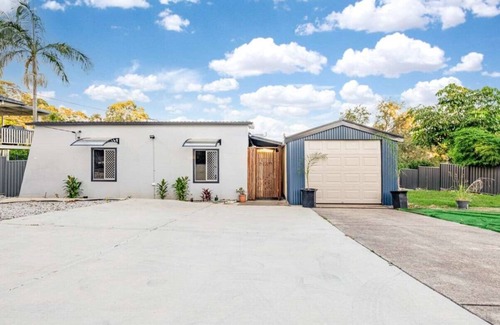 Mount Gravatt East Maison | Comfortable 2 Queen & 1 Double Bedroom, Mansfield