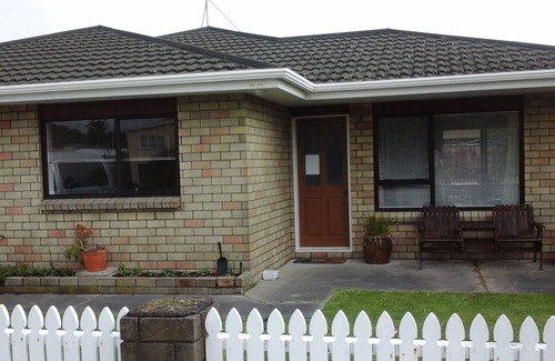 Paraparaumu Beach Maison | Comfortable beach house 200 meters from Paraparaumu beach