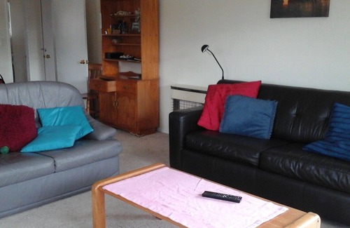Paraparaumu Beach Maison | Comfortable beach house 200 meters from Paraparaumu beach