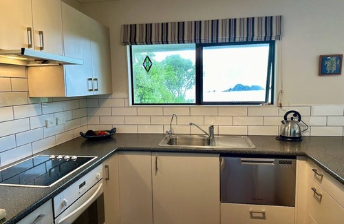 Whananaki North Maison | Bach confortable avec une vue imprenable sur la meilleure plage