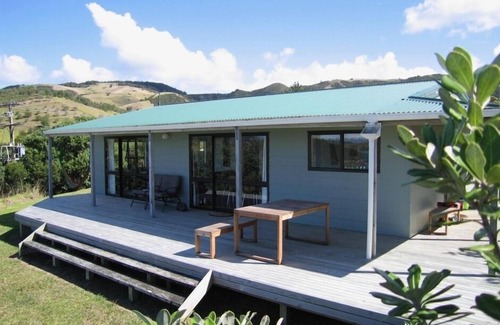 Whananaki North Maison | Bach confortable avec une vue imprenable sur la meilleure plage