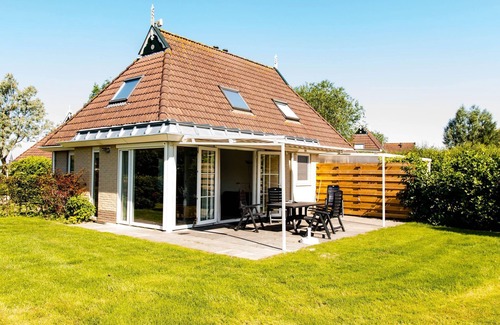Eernewoude Maison | Comfortable bungalow with massage shower, within nature