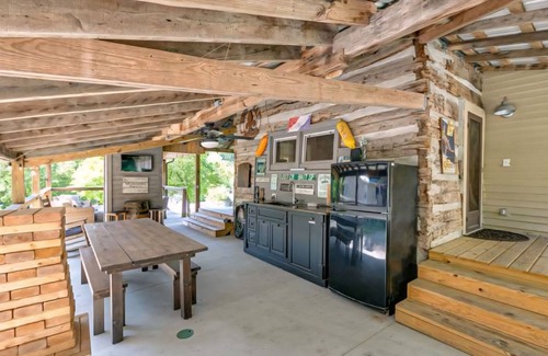 Lynchburg Cabine | Comfortable cabin in Lynchburg with a lake view.5 miles from Jack Daniel