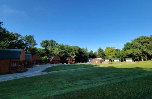 Moscow Maison | Comfortable Camping Cabins with View of the Cedar River for a Family Weekend Getaway