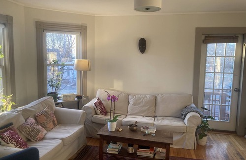 North Cambridge Appartement | Comfortable Cambridge home with deck in walkable family neighborhood