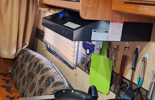 Forestville Location De VR | Comfortable Camper a few miles off thruway and area attractions. Fire ring wood