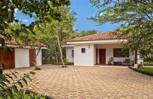 Playa Colorado Villa | Casita confortable avec une petite piscine - pas de la plage, un restaurant et des spots de Surf