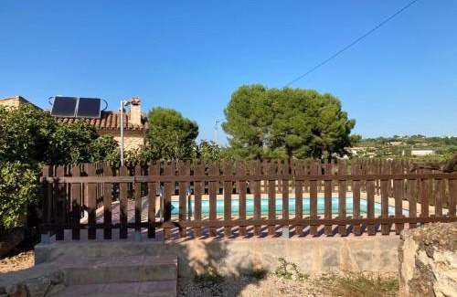 Masdenverge Chalet De Ski | Comfortable Chalet in Masdenverge with Private Pool