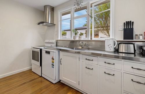 Russley Maison | Comfortable Character - Christchurch Holiday Home