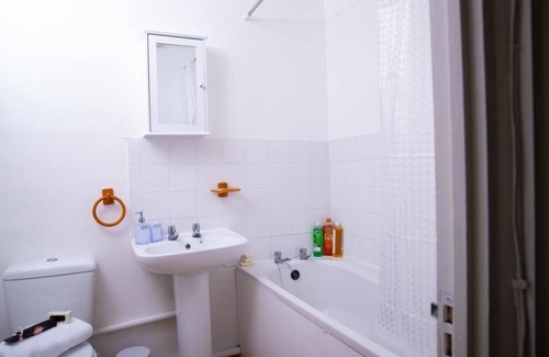 Haselbury Appartement | Comfortable, clean, homely apartment near Tottenham Stadium and local amenities