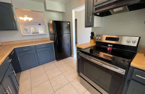 Kings Bay Maison | Comfortable Coastal 2 BDRM home - 5 mins to downtown ST MARYS!