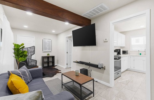 Compton Appartement | Comfortable Compton 2 Bed APT 2