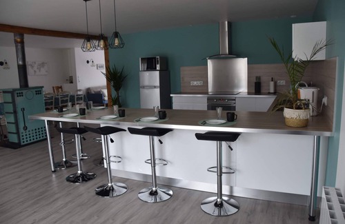 Venisey Maison | Gîte confortable avec jardin au calme