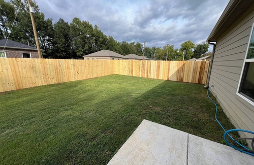 Beebe Maison | Comfortable & Cozy Private Bed New ConstructionnHouse w/Privacy Fence Backyard