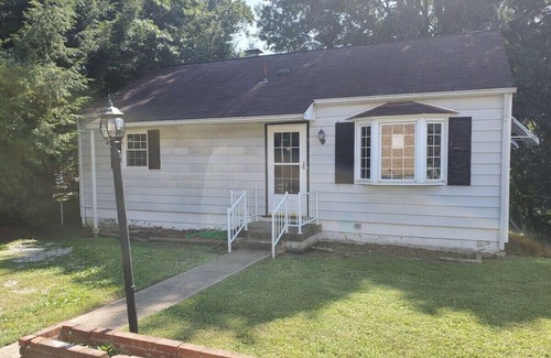 Charleston Maison | Comfortable Cozy Walk to Camc Hospital
