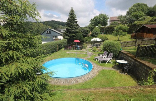 Krumhermsdorf Appartement | Comfortable, quiet and well-kept vacation apartment, idyllic countryside