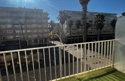 Canet-en-Roussillon Appartement | Confortable T2 Canet plage vue mer pied dans l'eau parking avec suplement.