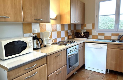 L'Aiguillon-sur-Vie Maison | Maison familiale confortable, 4 couchages, près des plages et commerces, jardin et wifi inclus