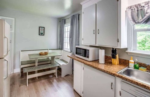 North Greece Maison | Comfortable Home Close to Everything Near Downtown