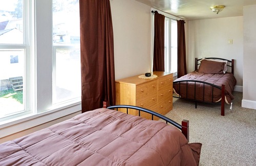 Ellwood City Maison | Comfortable home in Ellwood City PA