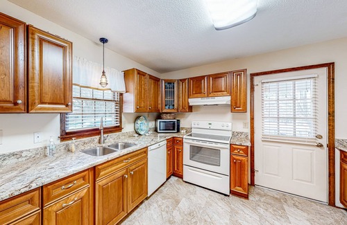 Newport Maison | Comfortable home near beach with enclosed porch, washer/dryer, & central AC