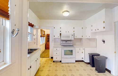 Odenton Maison | Comfortable home with a work desk, washer/dryer, streaming, & internet