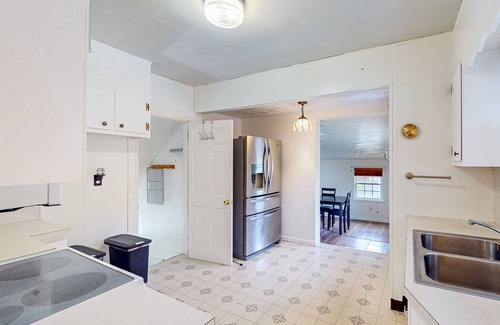 Odenton Maison | Comfortable home with a work desk, washer/dryer, streaming, & internet