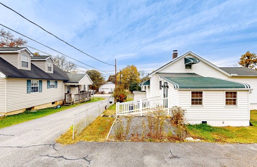 Odenton Maison | Comfortable home with a work desk, washer/dryer, streaming, & internet