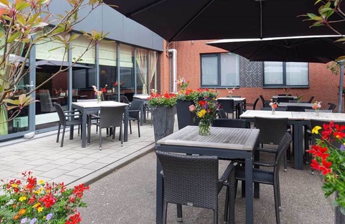 Zevenbergen Hôtel | Comfortable Hotel Room in Zevenbergen – Near Moerdijk Port, Parking & Dining